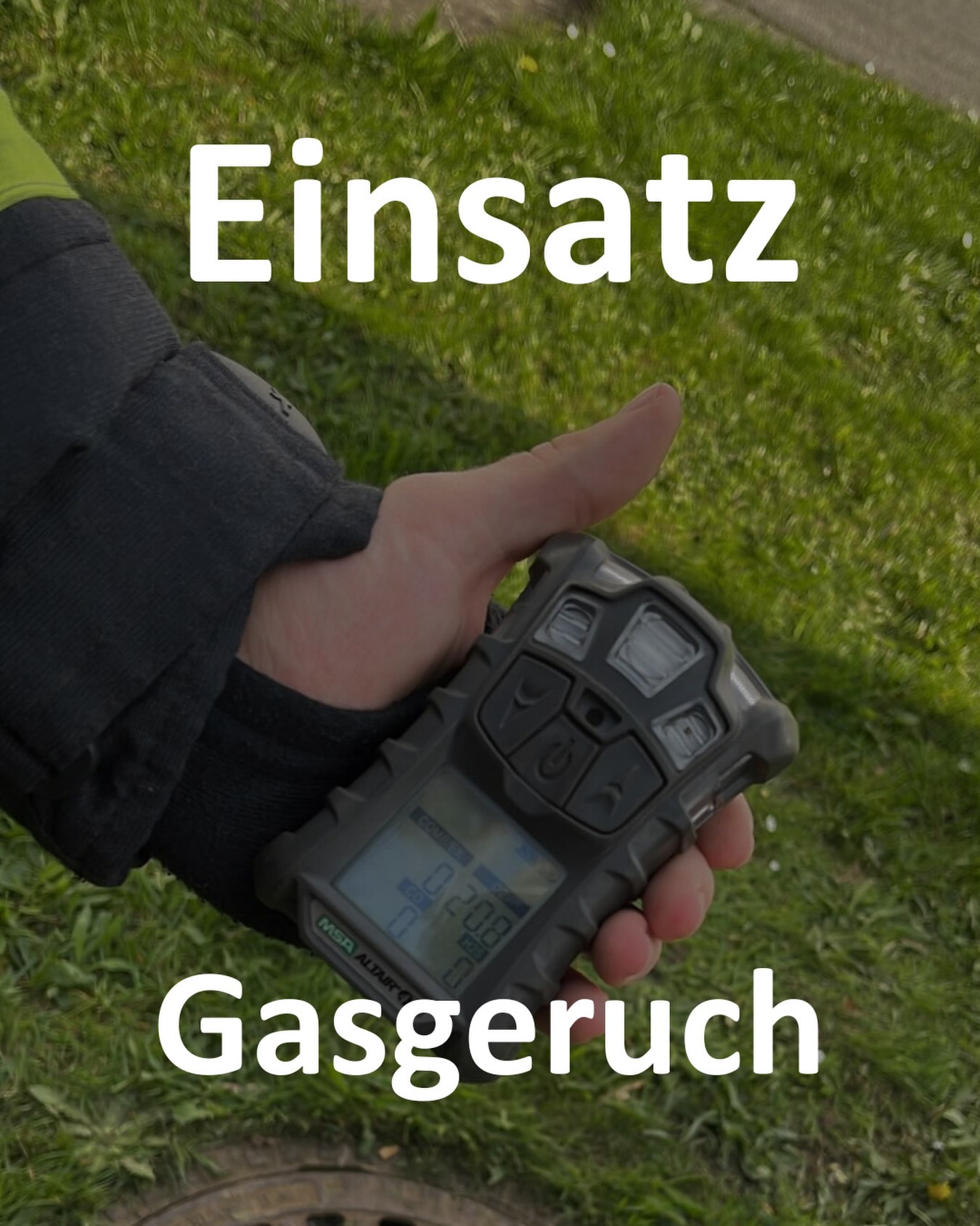🚨 Nr. 80 🚨
🗓️ 18.07.2026 🗓️
🕖 11:28 🕖
🚒 ELW, HLF 🚒
📟 Gasgeruch 📟
📍 Herzberg📍

Wir wurden durch eine Mitarbeiterin alarmiert, nachdem diese in einem Geschäft einen  Gasgeruch wahrgenommen hatte. Nach dem Eintreffen an der Einsatzstelle wurde der betroffene Bereich umgehend erkundet und mit den mitgeführten Messgeräten kontrolliert. Die durchgeführten Messungen verliefen ohne Befund, sodass keine erhöhte Gaskonzentration festgestellt werden konnte. Zur weiterführenden Überprüfung wurde vorsorglich der zuständige Energieversorger hinzugezogen, da dieser über feinere und speziellere Messgeräte verfügt.
